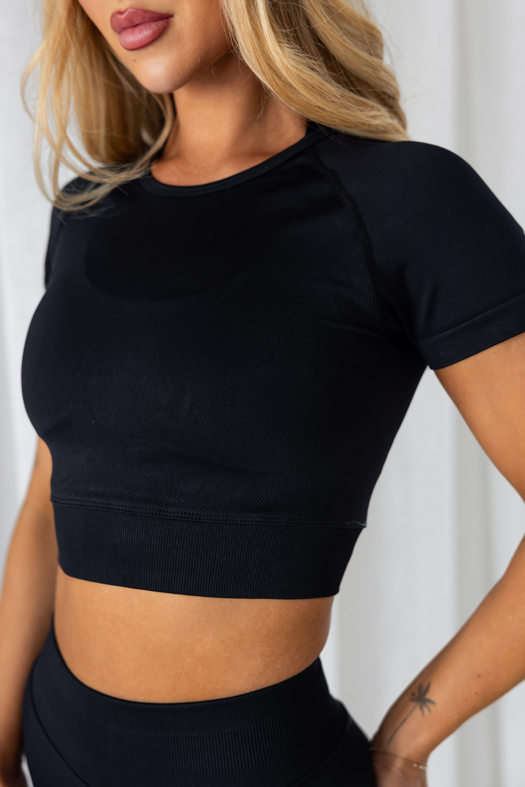 CONTOUR CROPPED TEE - MIDNIGHT