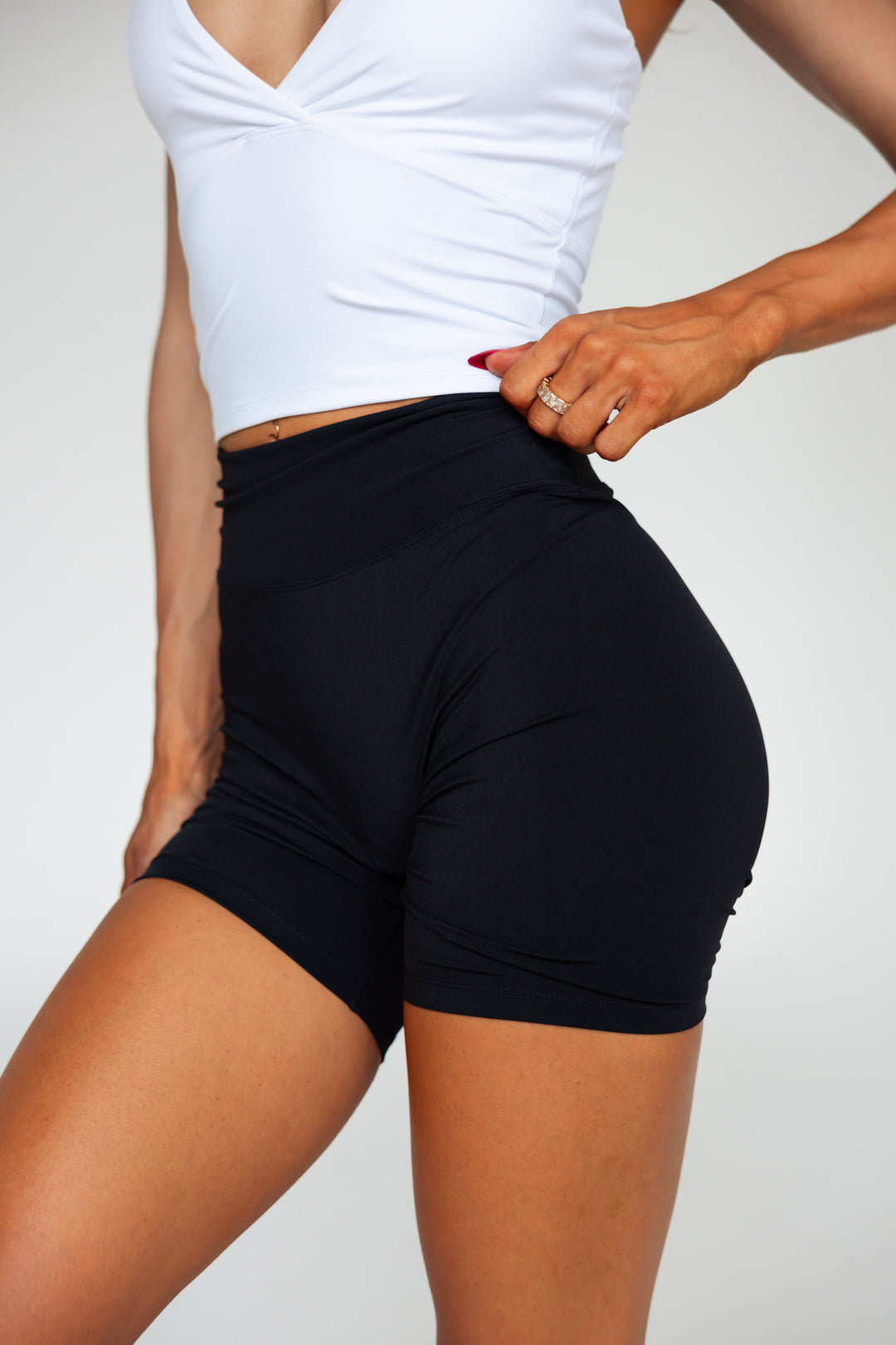 ESSENTIAL BIKE SHORTS - BLACK